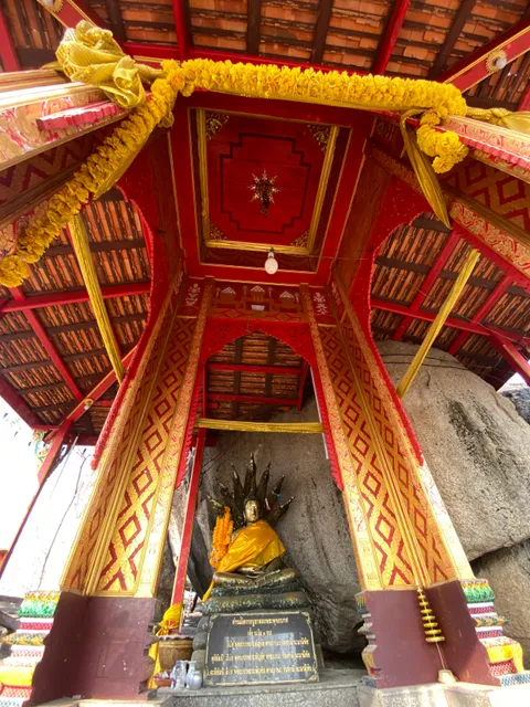 Wat Phra Phutthabat Khao Luk Chang