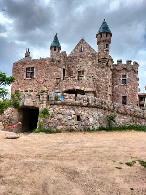 Castillo Ortega-Douglas