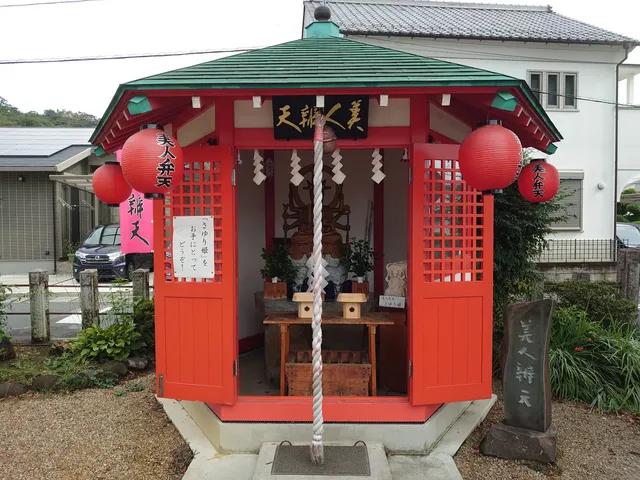 Akashi Benten Itsukushima-jinja Shrine (Bijin Benten)