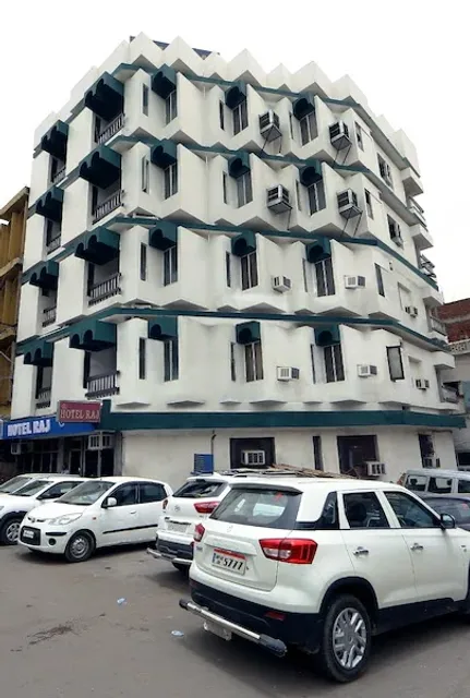 HOTEL RAJ