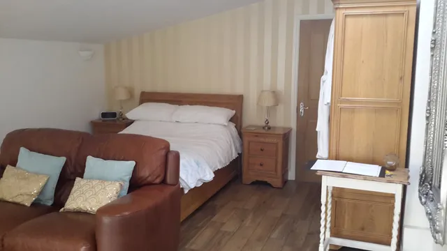 Garden Suite Apartment with Hot Tub