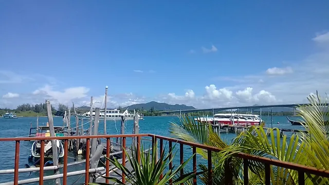 At Pier Hostel Lanta