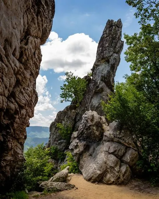 Dragon's Tooth Trail