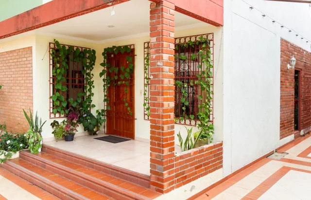 HOSTAL CARTAGONOVA / ACOGEDOR / SERVICIOS TURISTICOS / HOSTAL FAMILIAR