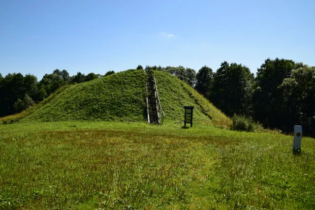 Poteronių piliakalnis