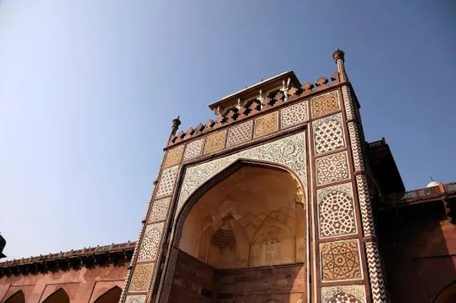 sikandra tomb