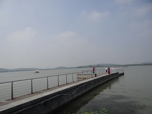 The Brilliance of Lake Lihu