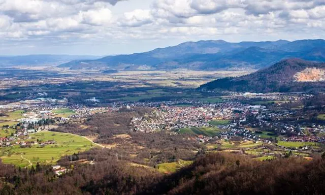 Koča na Planini nad Vrhniko