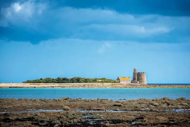 Phare de Saint-Vaast-la-Hougue