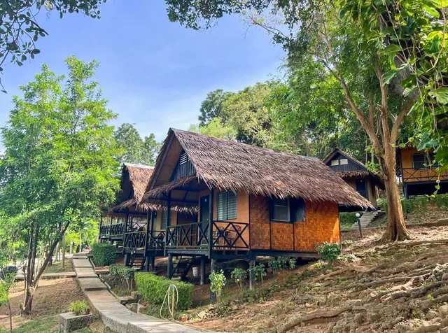 Naiya Beach Bungalow ( ในยะ บีช บังกะโล )