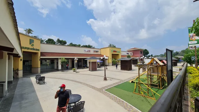 Plaza Comercial Santo Tomás