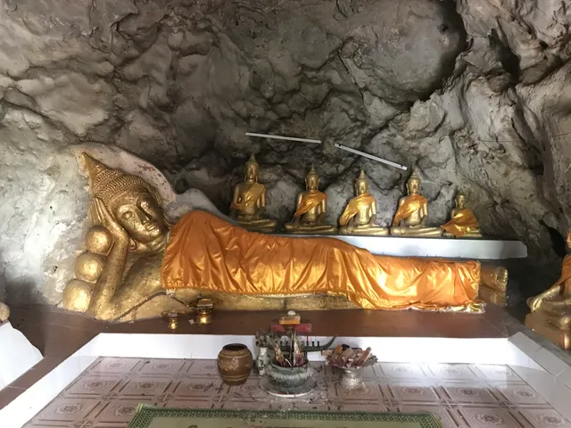 Wat Tham Khao Khun Krathing