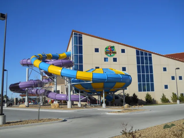 Parrot Cove Indoor Water Park
