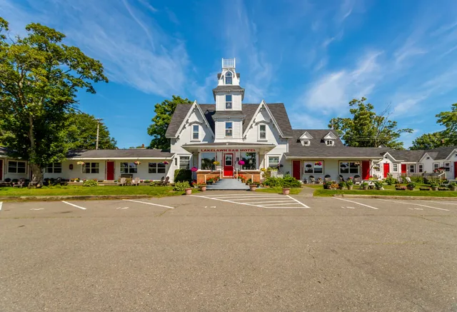 Lakelawn B&B and Motel