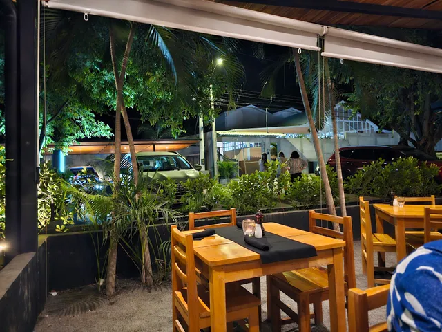 Dragonfly Bar & Grill