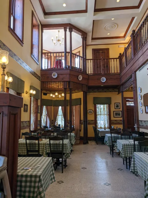 Emma's House / La Posada de Los Gnomos