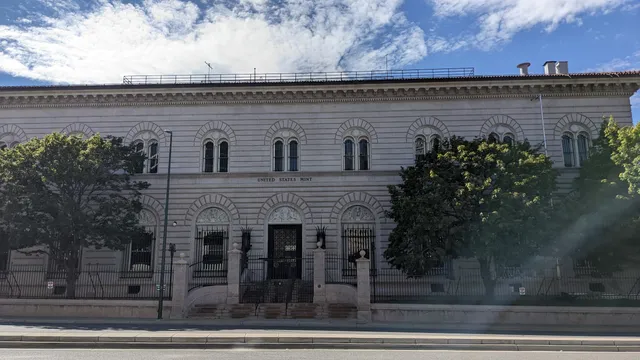 United States Mint Tour Entrance and Gift Shop