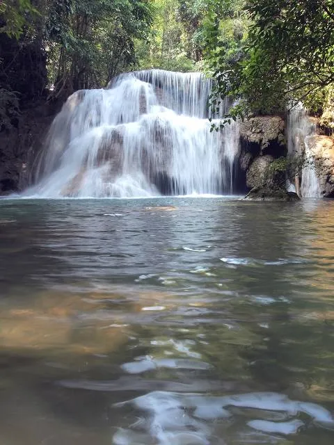 Ariyil Waterfalls