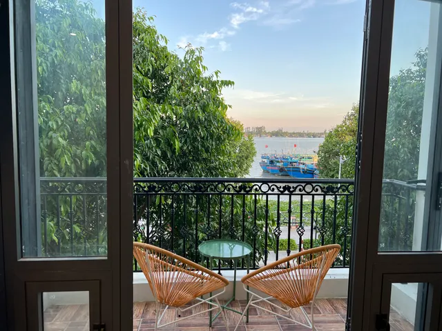 The Little House - Premium Riverside Suites