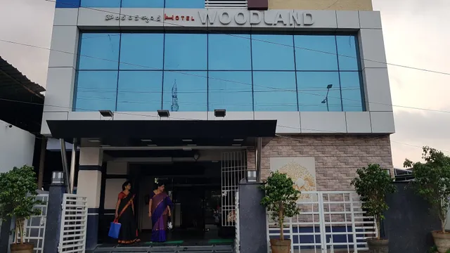 HOTEL WOODLAND