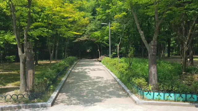 Biseokgol Neighborhood Park