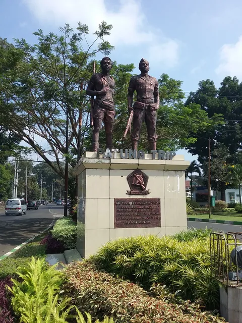 Monumen Pahlawan Trip