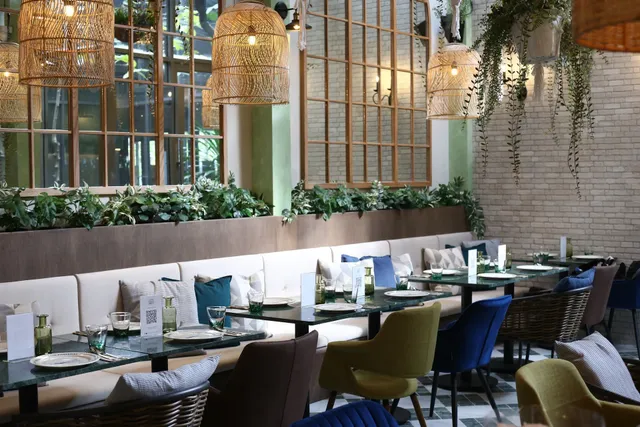 The Farmer and The Fisherman Porto de Phuket