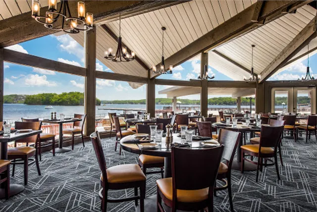 Windrose Marker 26 Lakeside Dining