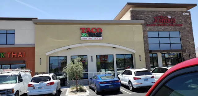 Taco Verde and Salsa Bar