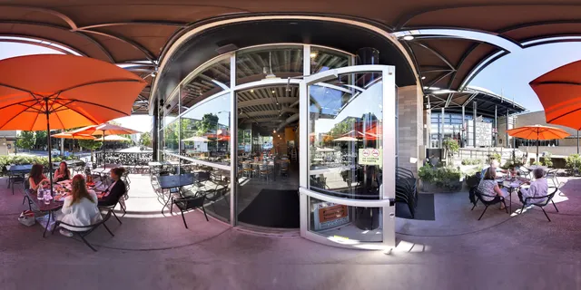 Nom Nom Restaurant and Grill