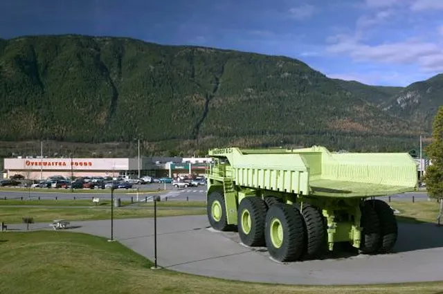 World's Largest Tandem Axle Truck