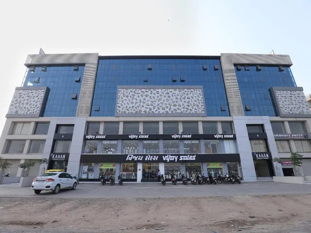 Super OYO 9805 Hotel Apollo