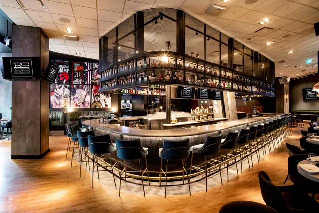 Real Sports Bar & Grill