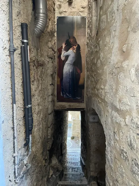 Vicolo baciadonne