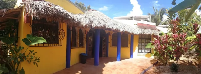 Casa De Piedra Y Colores