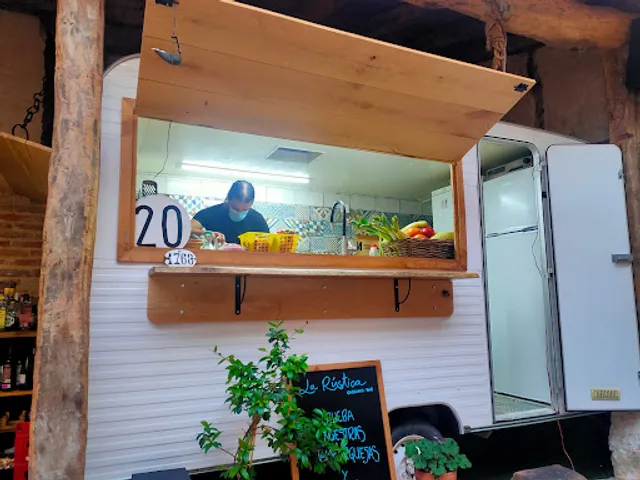 La Rústica Caravan-Bar