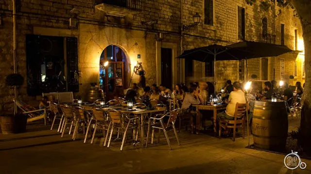 ES PDAL · RESTAURANT