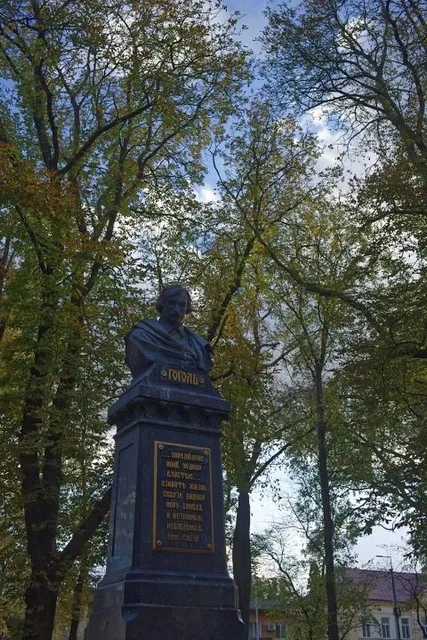 Byust Mykoli Hoholyu