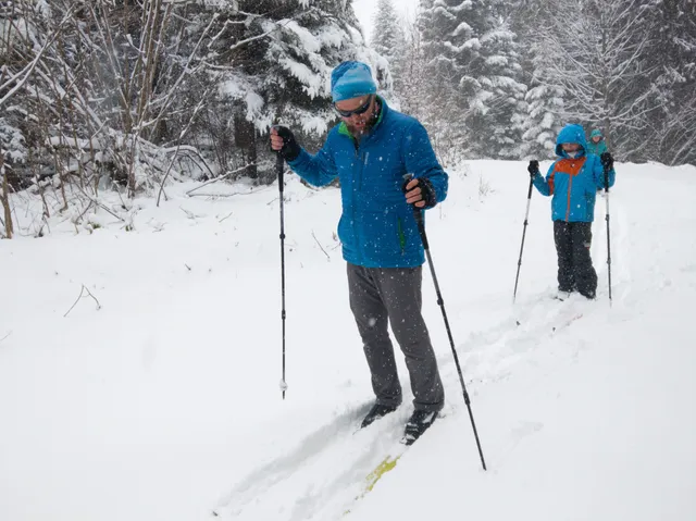 Parking - Narciarskie trasy biegowe - szlak na Holicę
