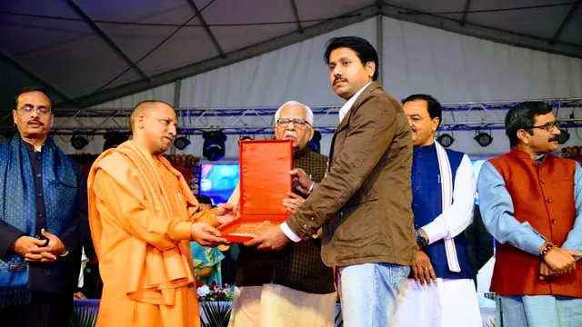 Banaras Gulabi Meenakari