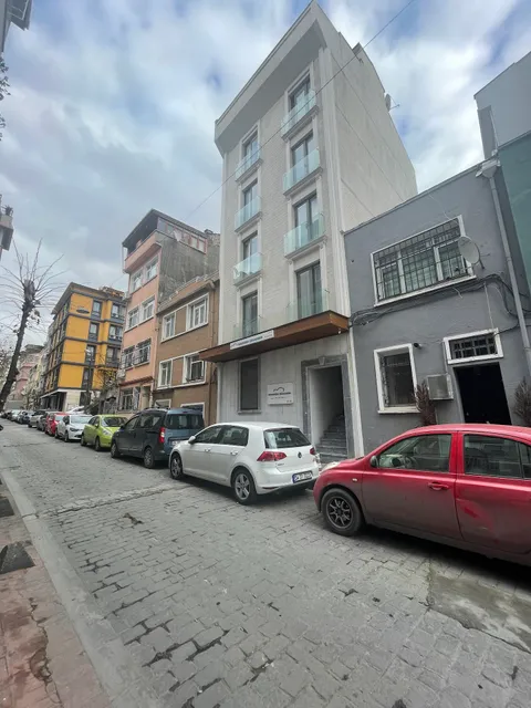 Maroon Cihangir Flats