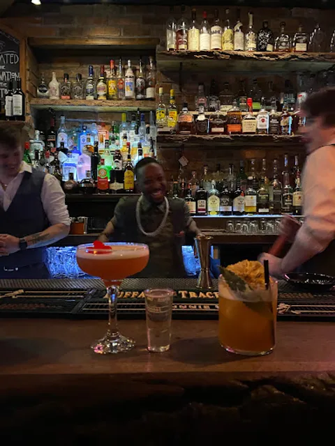 Smokin' Aces - Cocktail Bar & Whiskey Lounge