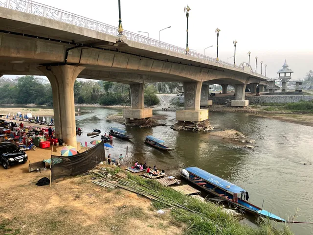 Kham MaeNam Kok Bridge