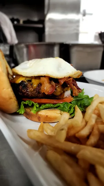 Eighteen 18 Eat + Drink