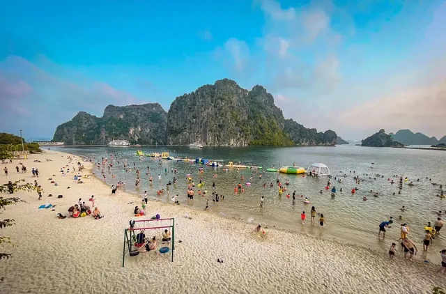 Bãi Tắm Quảng Hồng