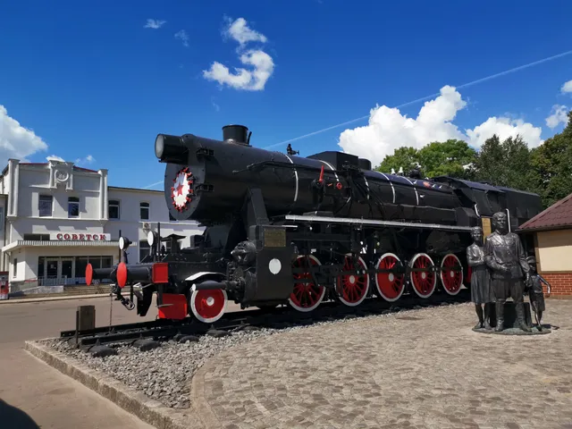 First Settlers Monument