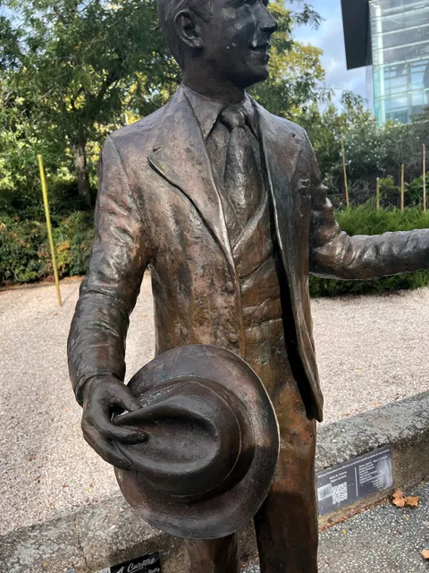 Monumento a Carlos Gardel