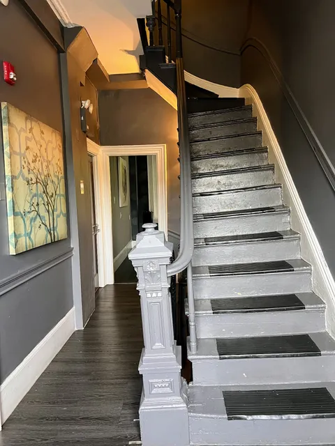 5-33 Modern Private Studio Awaits YOU!