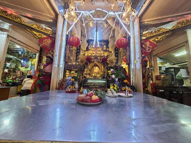 San Chao Pho Lak Mueang Phra Pradaeng
