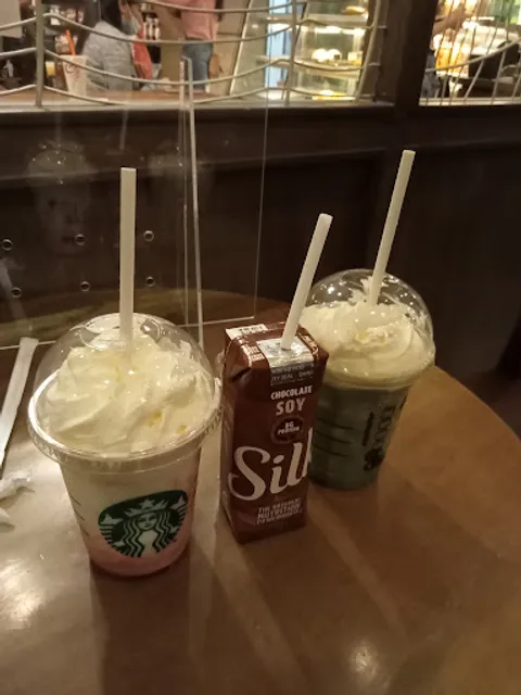 Starbucks Bonifacio High Street